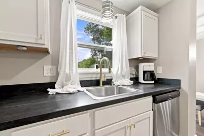 108 Fenway Dr, Springfield, MA 01109 - Photo 17