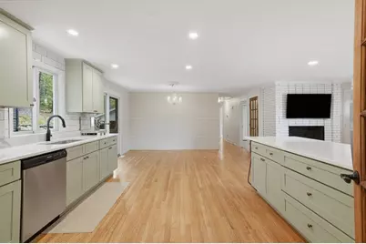 334 Rogers St, Lowell, MA 01852 - Photo 5