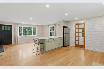 334 Rogers St, Lowell, MA 01852 - Photo 9