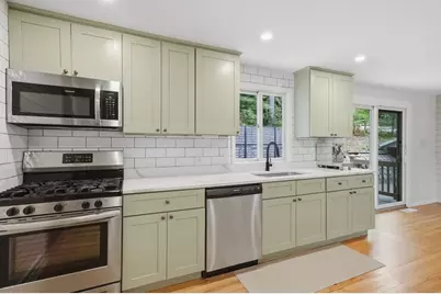 334 Rogers St, Lowell, MA 01852 - Photo 3
