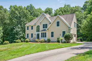 10 Burnett Rd, Southborough, MA 01772 - Photo 3