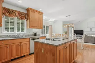 10 Burnett Rd, Southborough, MA 01772 - Photo 11