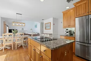 10 Burnett Rd, Southborough, MA 01772 - Photo 13