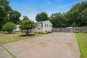 136 Pond St, Rockland, MA 02370 - Photo 3