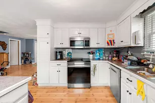 8 Windsor Ln, Gloucester, MA 01930 - Photo 9