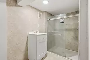 52 Lebanon St, Springfield, MA 01109 - Photo 33