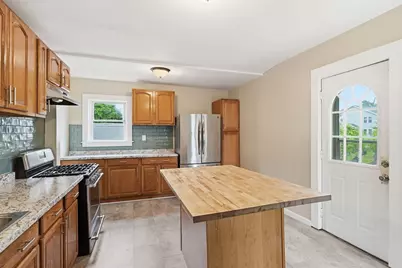 52 Lebanon St, Springfield, MA 01109 - Photo 13
