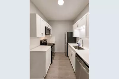 1049 Pleasant St #4, New Bedford, MA 02740 - Photo 5