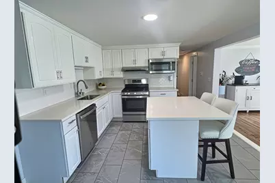 2 McFarlin Rd, Carver, MA 02330 - Photo 5