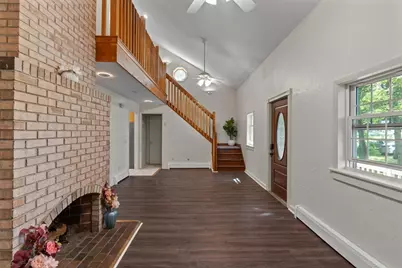 93 Pine St, Leicester, MA 01524 - Photo 9