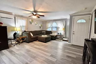9 Maid Marion St, Oxford, MA 01540 - Photo 11
