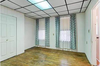 108 Grape St, Chicopee, MA 01013 - Photo 15