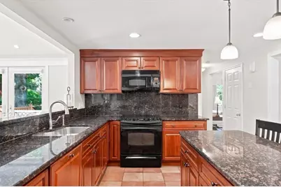 8 Emery St, Peabody, MA 01960 - Photo 9
