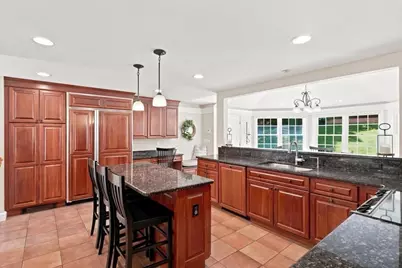 8 Emery St, Peabody, MA 01960 - Photo 7