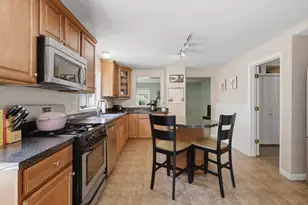 63 Vine St, Leominster, MA 01453 - Photo 9