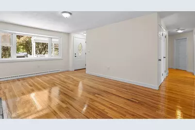 5 Grove St, Plainville, MA 02762 - Photo 9