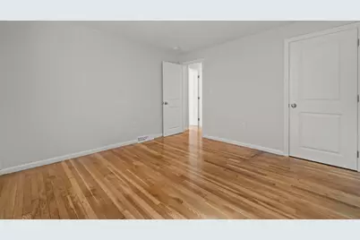 543 Cross St, Bridgewater, MA 02324 - Photo 9