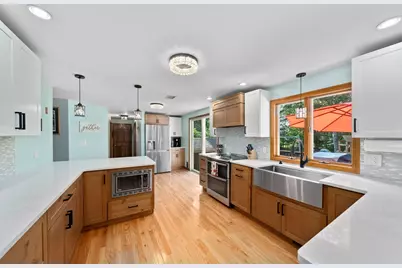 210 Boxwood Ln, Bridgewater, MA 02324 - Photo 9