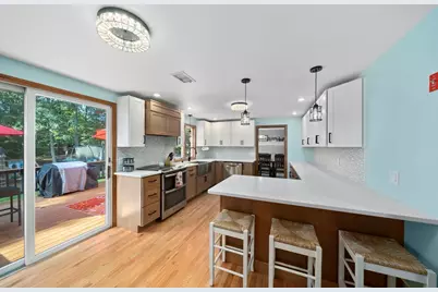 210 Boxwood Ln, Bridgewater, MA 02324 - Photo 7