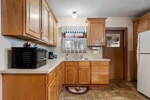 8 Chase St, Beverly, MA 01915 - Photo 5