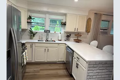 106 N Lowell St, Methuen, MA 01844 - Photo 5