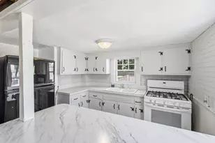 39 Main St, Saugus, MA 01906 - Photo 11