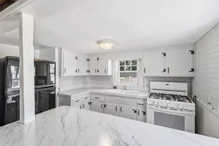 39 Main St, Saugus, MA 01906 - Photo 11