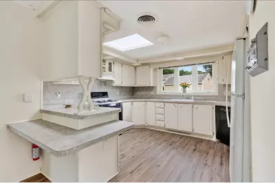 60 Leisurewoods Drive, Rockland, MA 02370 - Photo 5