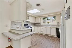 60 Leisurewoods Dr, Rockland, MA 02370 - Photo 5