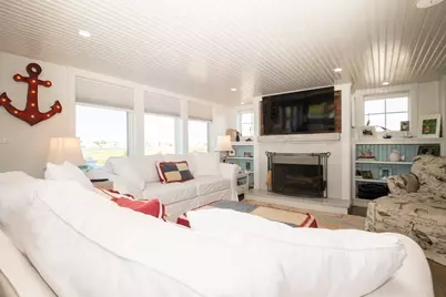 11 Julia St, Newburyport, MA 01950 - Photo 7