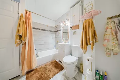 14 Center St, Holyoke, MA 01040 - Photo 9
