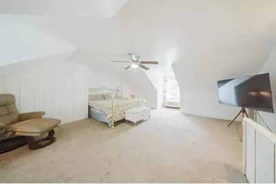14 Center St, Holyoke, MA 01040 - Photo 19