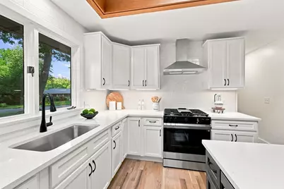 20 Longfellow Rd, Holyoke, MA 01040 - Photo 11