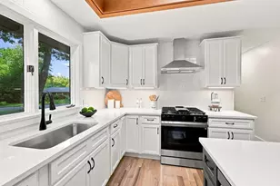 20 Longfellow Rd, Holyoke, MA 01040 - Photo 11