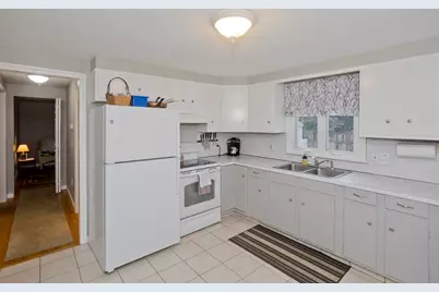 164 Barbara St, Westfield, MA 01085 - Photo 9