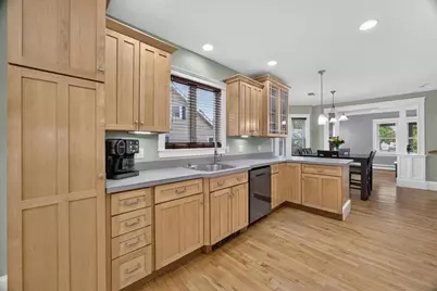 21 Willow St, Brockton, MA 02301 - Photo 3