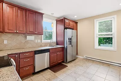 43 Hampden St, Ludlow, MA 01056 - Photo 9