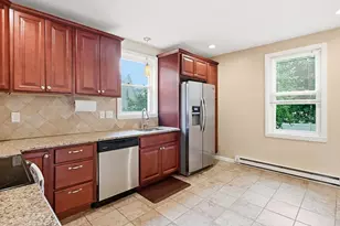 43 Hampden St, Ludlow, MA 01056 - Photo 9