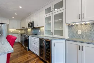 100 Ledgewood Dr, Stoneham, MA 02180 - Photo 11