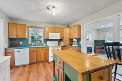 18 Evergreen Rd, Plainville, MA 02762 - Photo 9