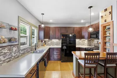 2 Cashman Rd, Peabody, MA 01960 - Photo 9