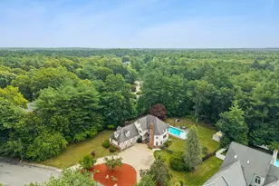 105 Lounsbury Dr, Raynham, MA 02767 - Photo 3