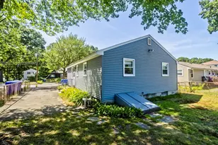 57 Price St, Springfield, MA 01104 - Photo 3