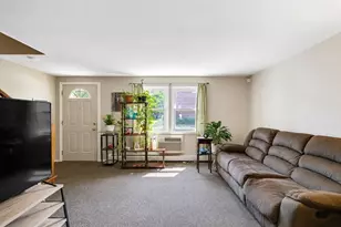 48 Manor Ct, Springfield, MA 01118 - Photo 3