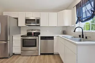 13 Dexter St, North Attleboro, MA 02760 - Photo 9