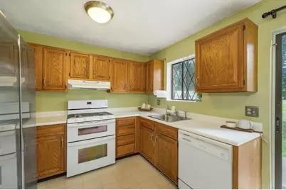 204 Farrwood Dr #204, Haverhill, MA 01835 - Photo 5