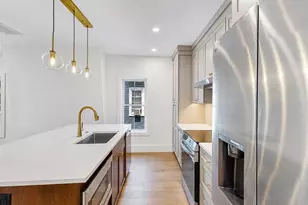 139 Sycamore St, Somerville, MA 02145 - Photo 3