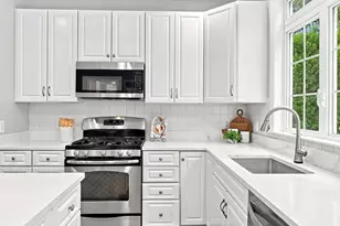16 Seaver Farm Ln, Grafton, MA 01560 - Photo 9