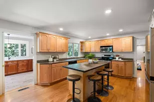 107 Rowe St, Newton, MA 02465 - Photo 9