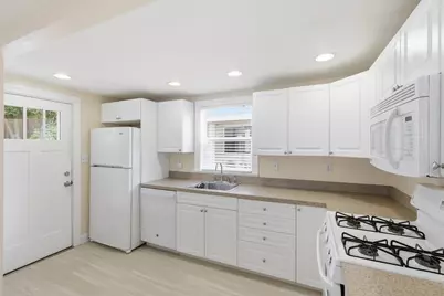98 Grove St, Melrose, MA 02176 - Photo 15